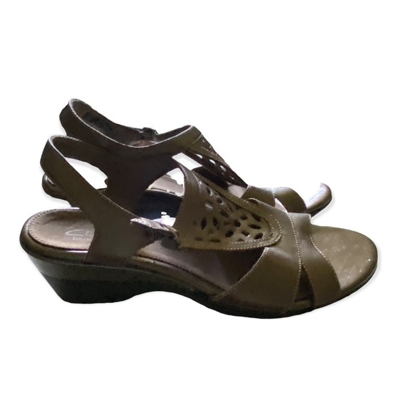 Clarks‎ Brown Comfort Sandals with Adjustable Straps Womens 10M - Picture 1 of 7